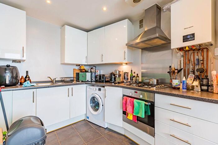1 Bedroom Flat To Rent In Taylor Place, , Bow, London, E3