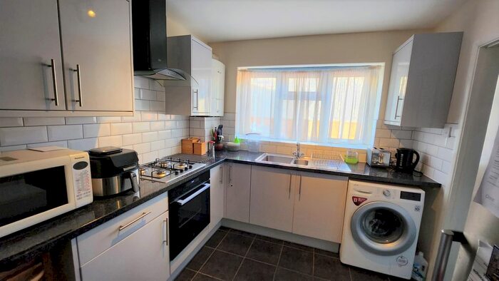 1 Bedroom Maisonette To Rent In Belfast Avenue, Slough, SL1