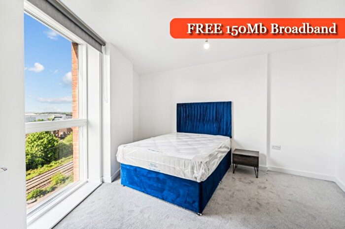 1 Bedroom Flat To Rent In Stylus Place, Hayes, UB3