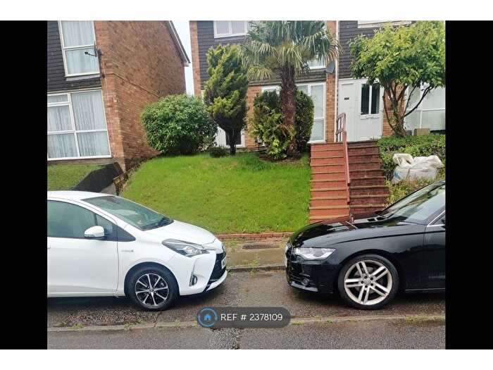 3 Bedroom End Of Terrace House To Rent In Buchanan Drive, Luton, LU2