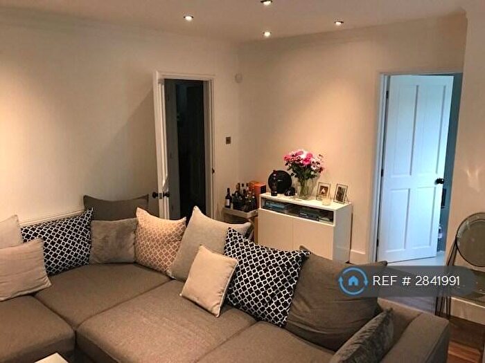 2 Bedroom Maisonette To Rent In Waterfall Close, London, N14
