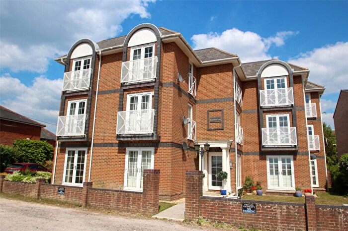 2 Bedroom Apartment For Sale In York Road, Netley Abbey, Southampton, Hampshire, SO31