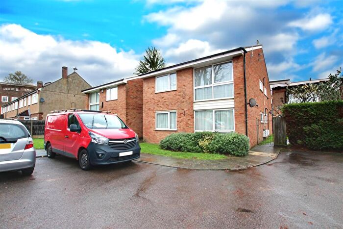 1 Bedroom Flat To Rent In Melrose Court, Hatton Road, Cheshunt, EN8