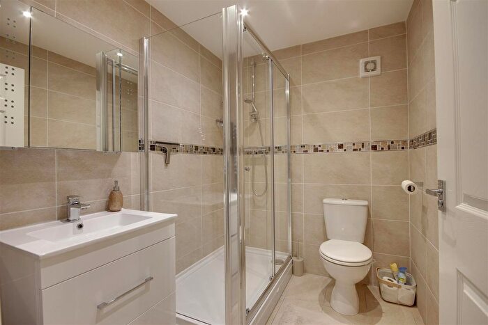 2 Bedroom Detached Bungalow For Sale In Trafalgar Close, Hessle, HU13