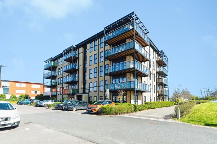 2 Bedroom Flat For Sale In Bessemer Road, Welwyn Garden City, AL7