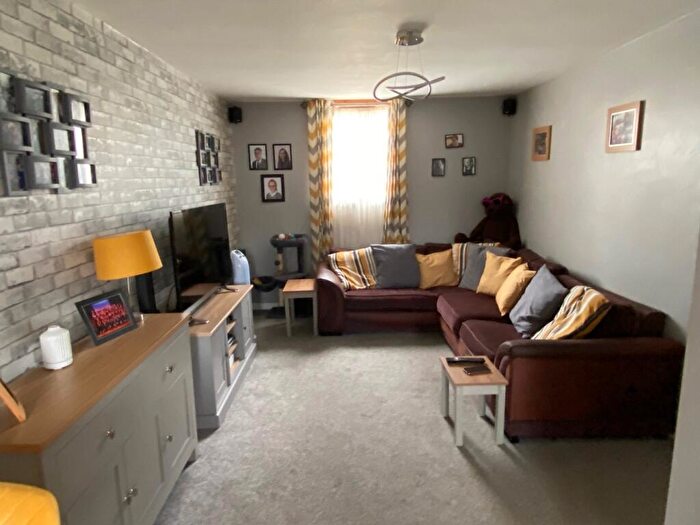 3 Bedroom Terraced House For Sale In The Briars, Briar Hill, Northampton, NN4