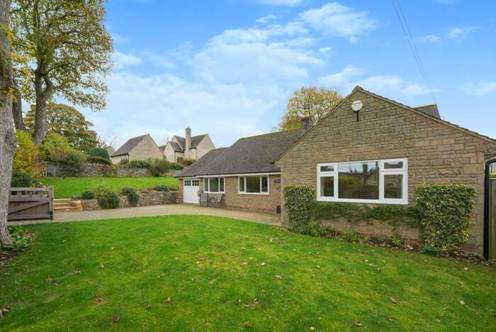 3 Bedroom Bungalow To Rent In Coswell Lane, Bussage, GL6