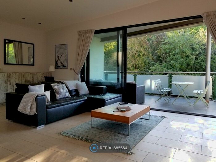 2 Bedroom Flat To Rent In St. George's Lodge, Sheffield, S17