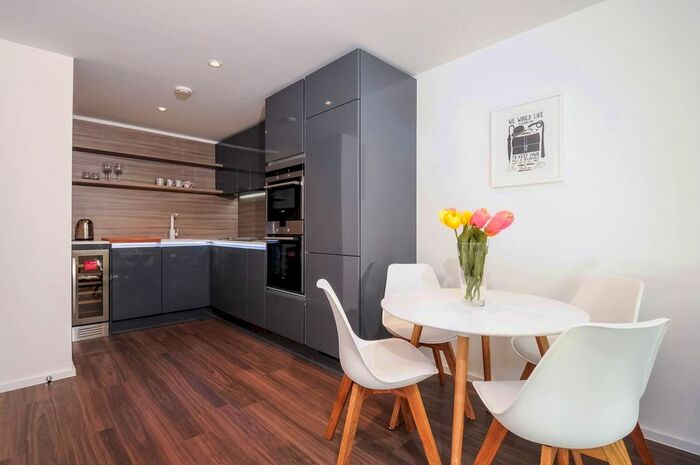 1 Bedroom Flat To Rent In Spectrum Way, Wandsworth, London, SW18