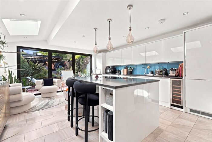 3 Bedroom Terraced House For Sale In Fairfax Road, London, N8