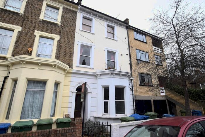2 Bedroom Flat To Rent In Maude Road, London SE5