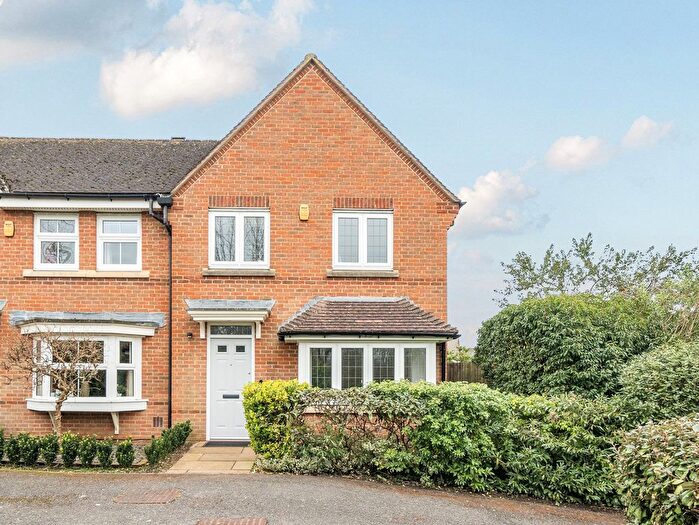 3 Bedroom Semi-Detached House For Sale In Kenilworth Place, Billingshurst, RH14