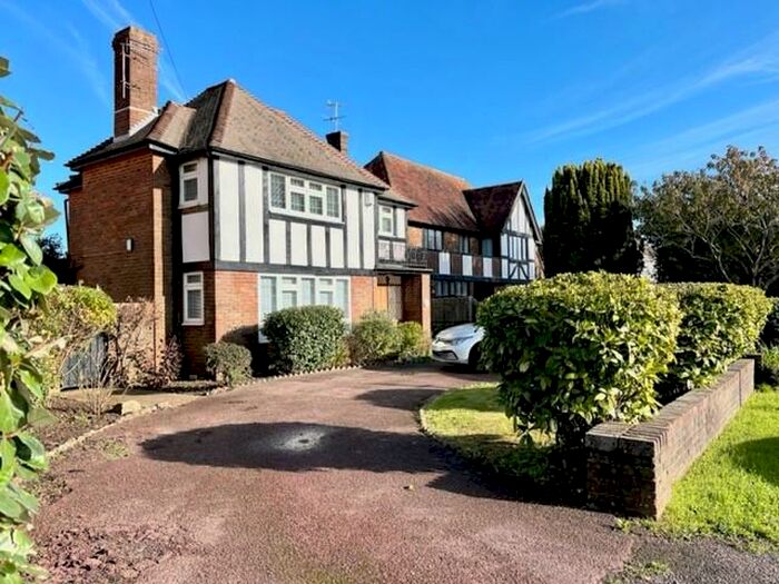 4 Bedroom Detached House To Rent In Tongdean Lane, Brighton, BN1