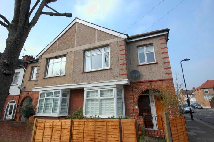 1 Bedroom Flat To Rent In Cowper Road, London, W7