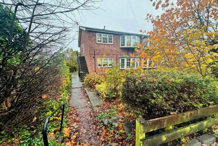 2 Bedroom Maisonette To Rent In Burton Road, Nottingham, NG4