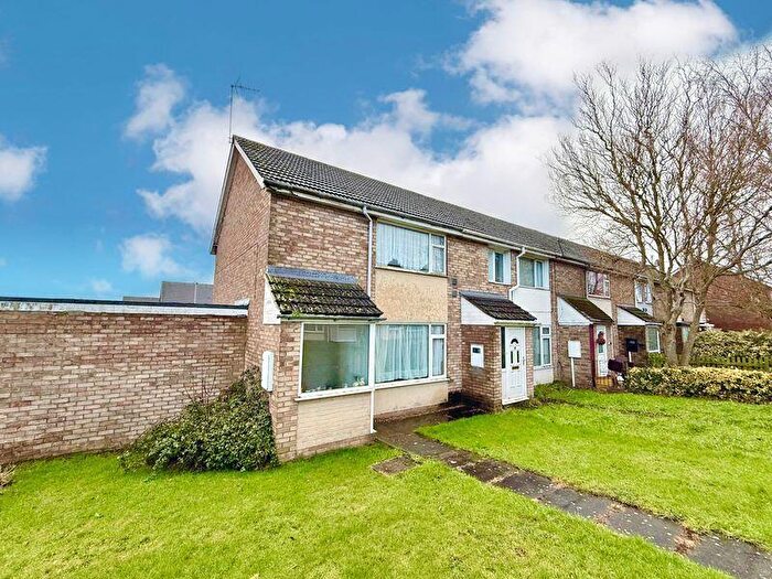 2 Bedroom End Of Terrace House For Sale In Spacious End Of Terrace With Garage To Side, NG33