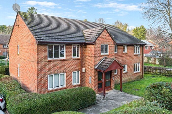 1 Bedroom Flat For Sale In Tilebarn Close, Henley-On-Thames, Oxfordshire, RG9