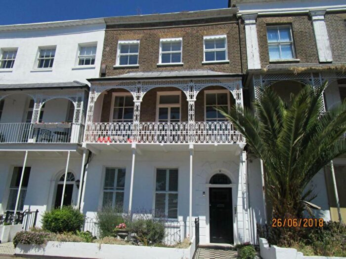 1 Bedroom Flat To Rent In Royal Terrace, Southend On Sea, SS1