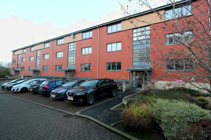 2 Bedroom Flat To Rent In Bellwood Street, Glasgow, G41