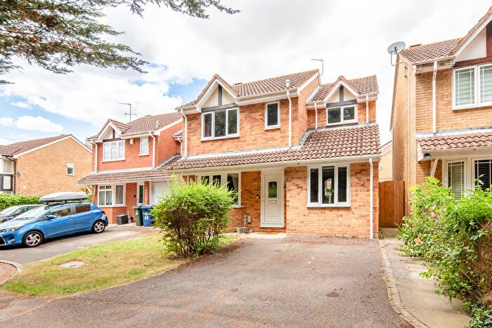 4 Bedroom Detached House For Sale In Merlin Way, Bicester, OX26