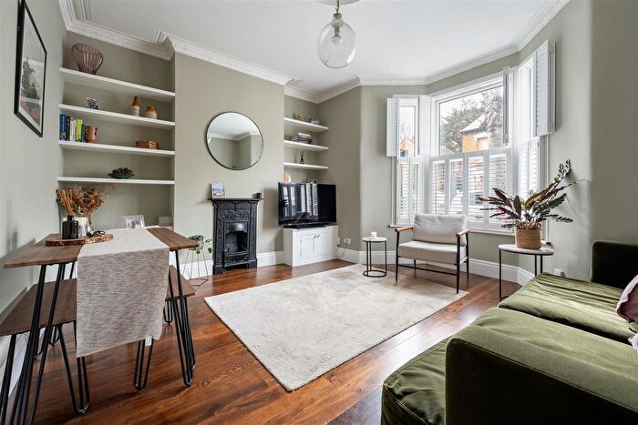 2 Bedroom Maisonette For Sale In Clarendon Road, Walthamstow, E17