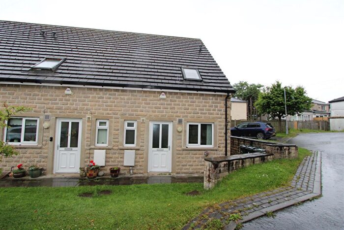 2 Bedroom Town House To Rent In Jupiter Crescent, Five Lane Ends, Bradford, BD2
