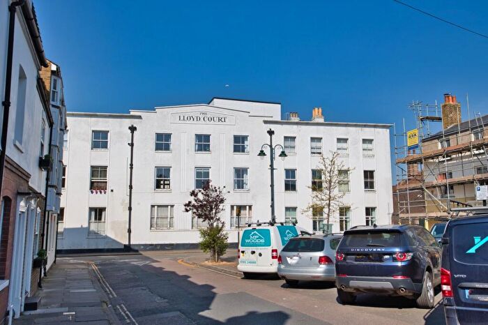 1 Bedroom Flat For Sale In Lloyd Court, High Street, Deal, Kent, CT14