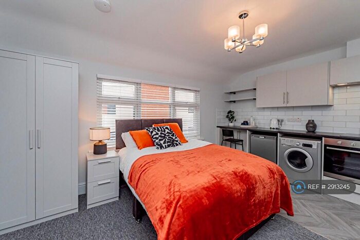 Studio To Rent In London Road, Reading, RG1
