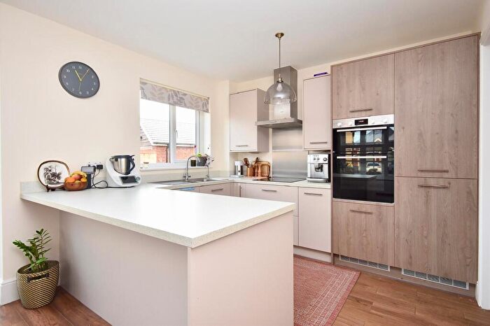 3 Bedroom Detached House For Sale In Kemsley Drive, Leighton Buzzard, LU7