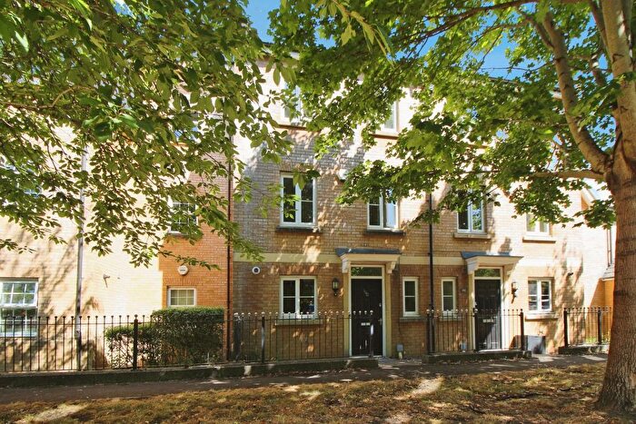 3 Bedroom Terraced House To Rent In Eastbury Way, Swindon, SN25