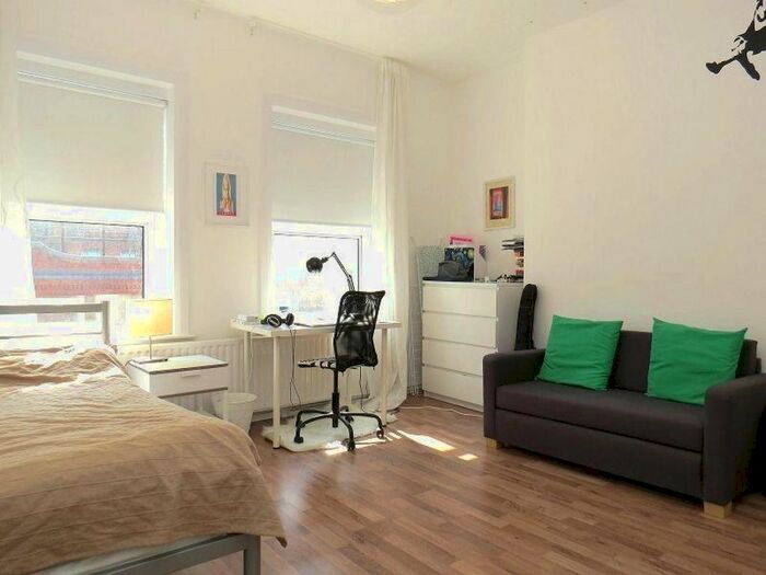 Studio To Rent In Fashion Street, London, E1