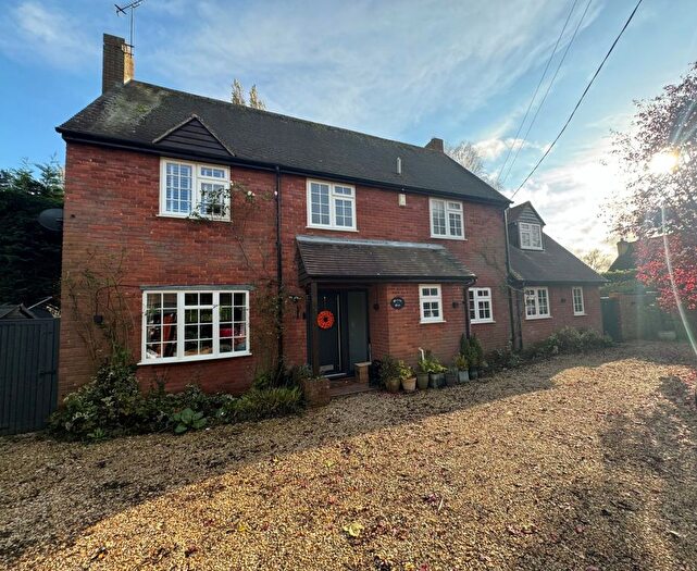 4 Bedroom Detached House For Sale In Church Road, Ickford, Aylesbury, Buckinghamshire, HP18