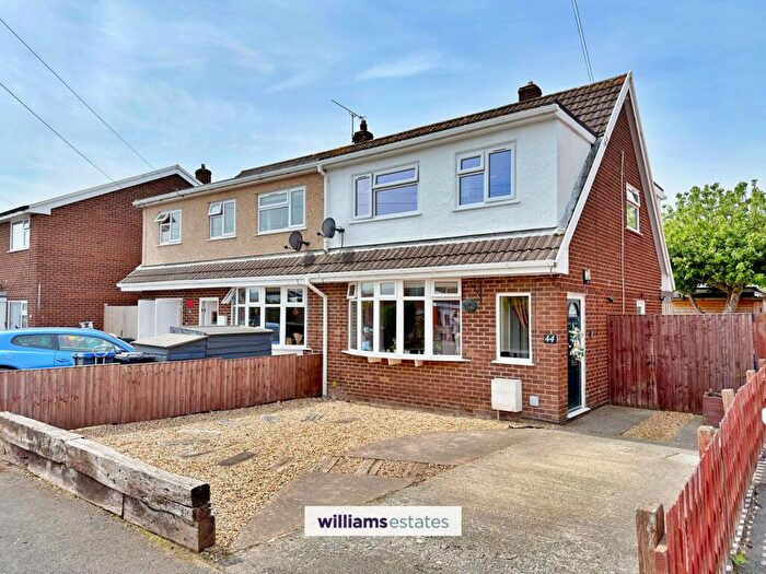 3 Bedroom Semi-Detached House For Sale In Ffordd Colomendy, Denbigh, LL16