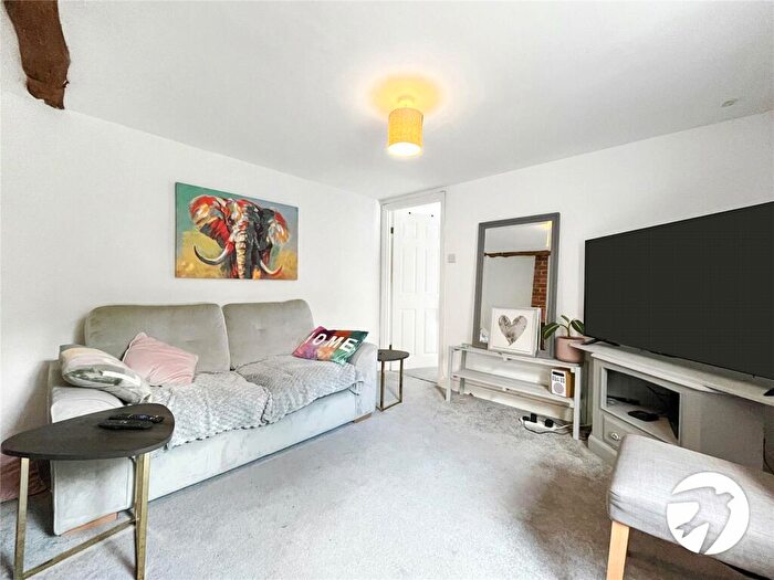 1 Bedroom Flat To Rent In Eyhorne Street, Hollingbourne, Maidstone, Kent, ME17