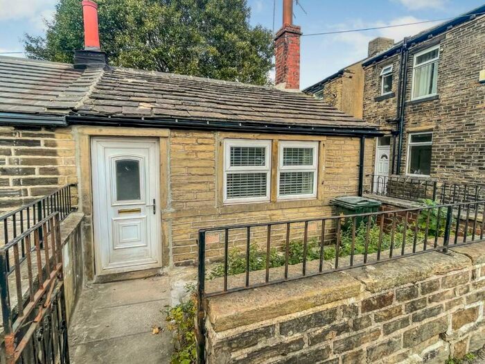 Studio To Rent In Southfield Lane, Bradford, BD5