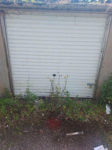 Garage / Parking To Rent In Vale Road, Northfleet, DA11