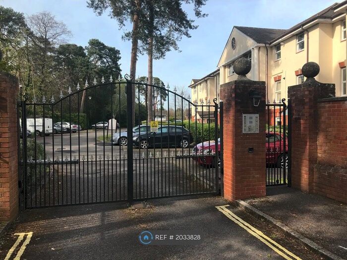 2 Bedroom Flat To Rent In The Byfrons, Farnborough, GU14