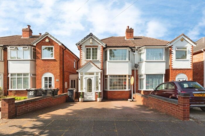 3 Bedroom Semi Detached House For Sale In Whitecroft Road, Birmingham, B26