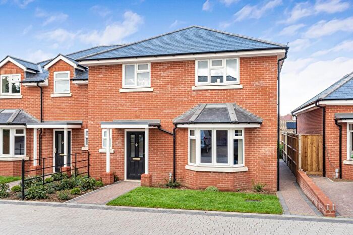 3 Bedroom Semi-Detached House For Sale In Jacklyns Lane, Alresford, Hampshire, SO24