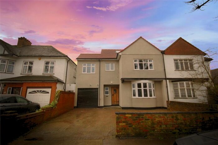7 Bedroom Semi-Detached House To Rent In McIntosh Road, Romford, RM1