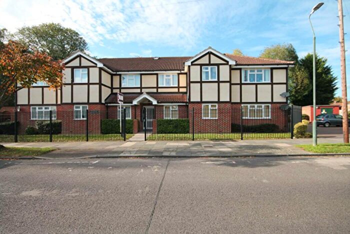 2 Bedroom Flat To Rent In Cedar Avenue, Sidcup, Kent, DA15