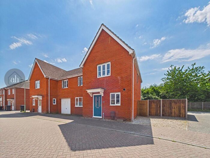 4 Bedroom Semi Detached House For Sale In Frenesi Crescent, Bury St. Edmunds, IP32