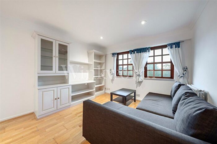 2 Bedroom Apartment To Rent In Hamlet Square, London, NW2