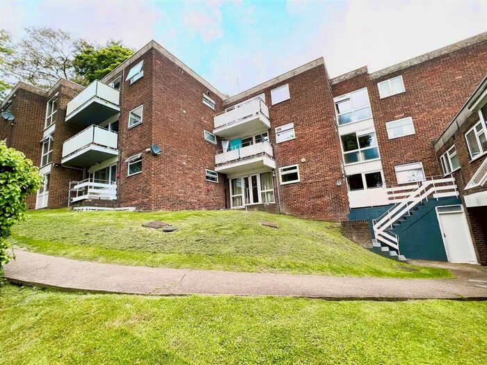 2 Bedroom Flat To Rent In Havelock Rise, Luton, LU2