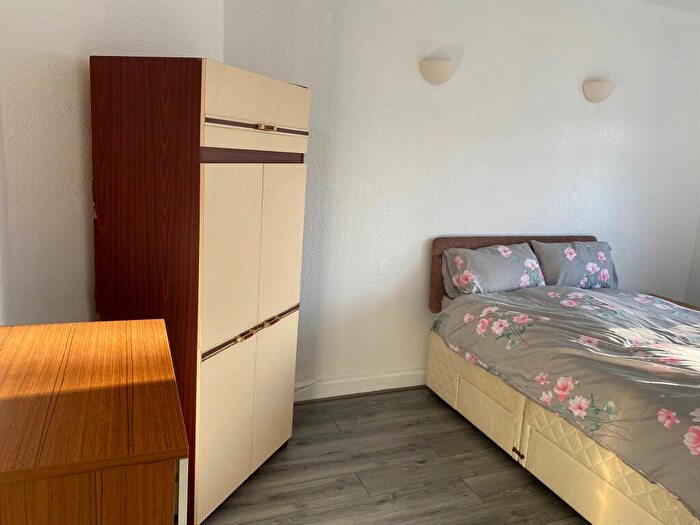 2 Bedroom Flat To Rent In Rooms In Holly Bank Road, Kings Heath, B13