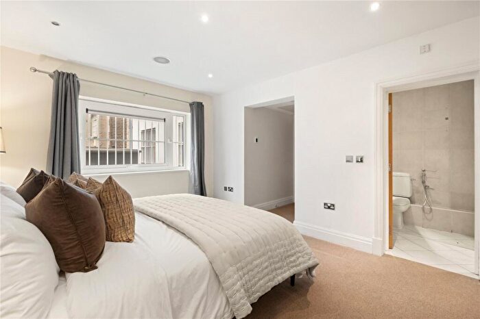 3 Bedroom Duplex For Sale In Drayton Gardens, London, SW10