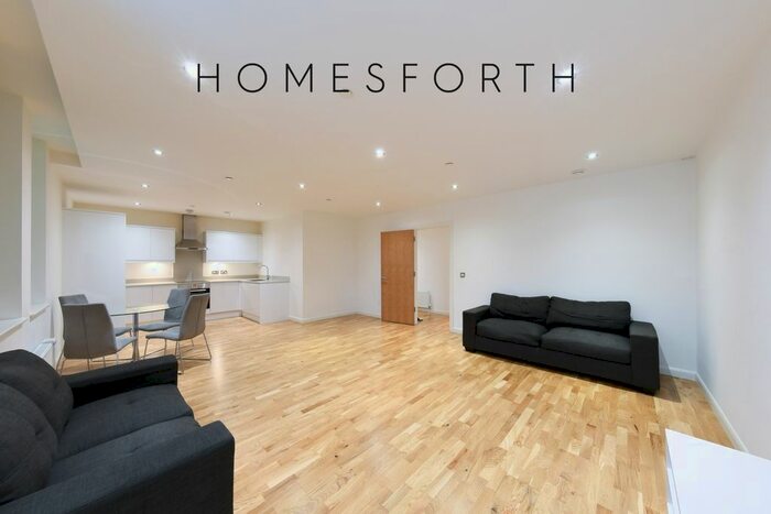 2 Bedroom Flat To Rent In Emerald House, Lansdowne Road, Croydon, CR0