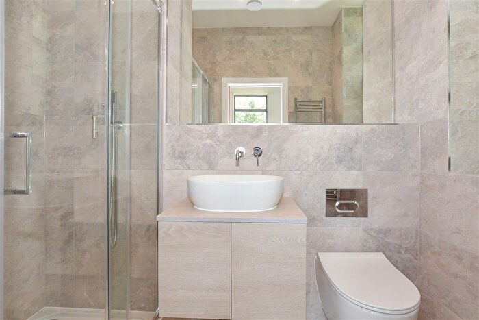 2 Bedroom Flat For Sale In Convent Road, Broadstairs, Kent, CT10