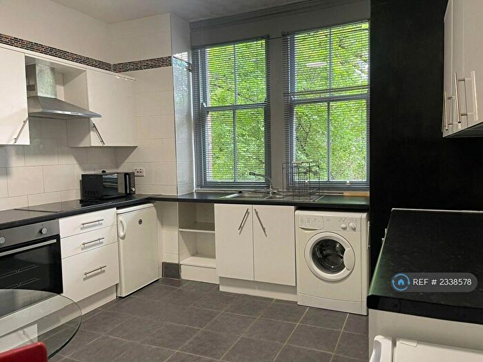 2 Bedroom Flat To Rent In Range Road, Manchester, M16