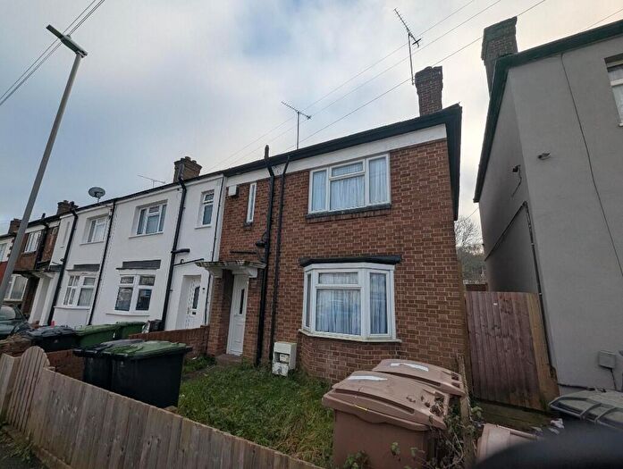 3 Bedroom End Of Terrace House To Rent In Summerfield Road, Luton, Bedfordshire, LU1